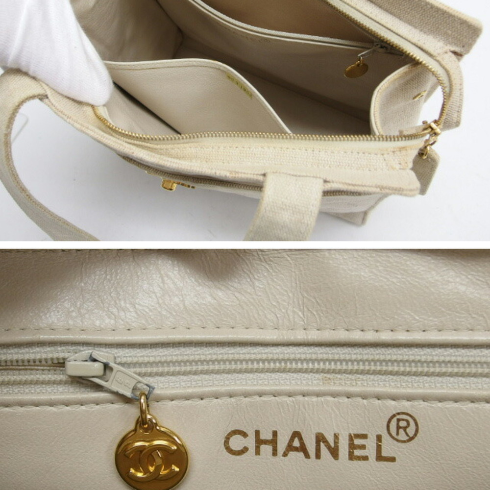 CHANEL Cream Canvas Shoulder Bag - Picture 4 of 11